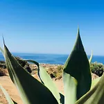Dammusi Sciuvechi * Scauri (Sicily)