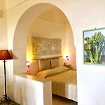 Dammusi Sciuvechi * Scauri (Sicily)