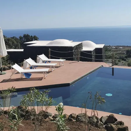 Dammusi Sciuvechi Scauri (Sicily)