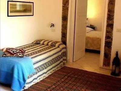 Dammusi Sciuvechi * Scauri (Sicily)