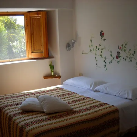 Dammusi Sciuvechi Scauri (Sicily)