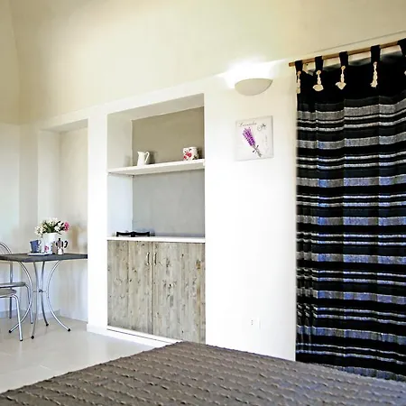 Dammusi Sciuvechi Scauri (Sicily)