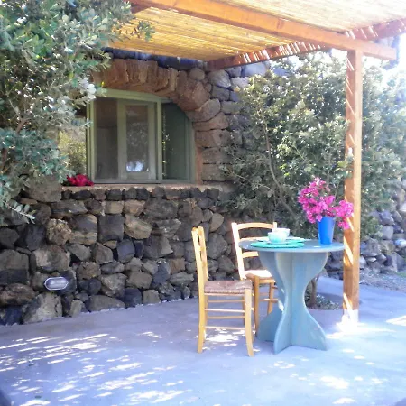 Dammusi Sciuvechi * Scauri (Sicily)