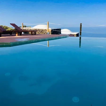 Dammusi Sciuvechi Scauri (Sicily)