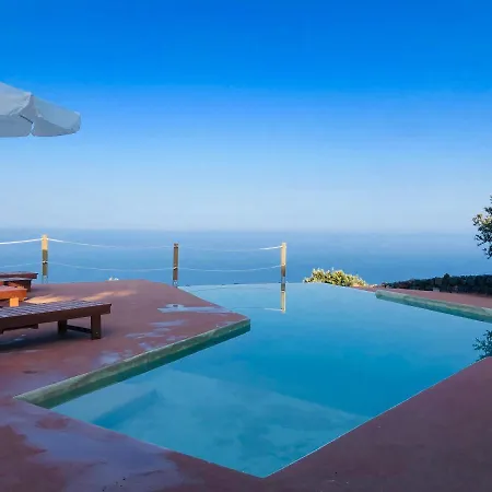 Dammusi Sciuvechi Scauri (Sicily)