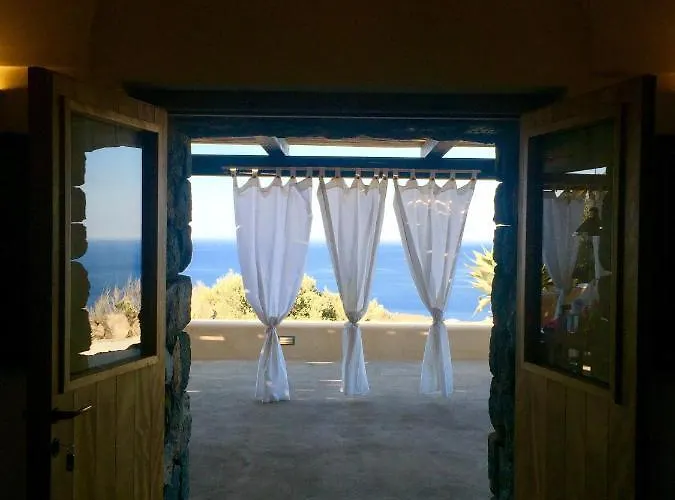 Dammusi Sciuvechi Scauri (Sicily)