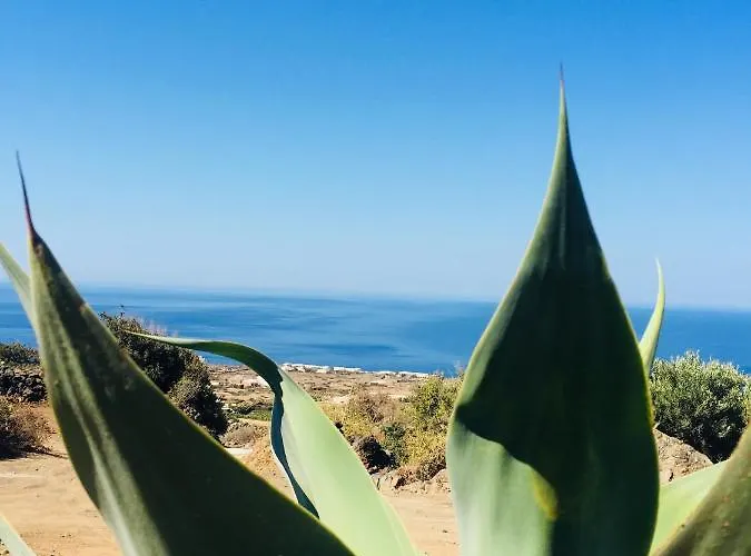 Dammusi Sciuvechi * Scauri (Sicily)