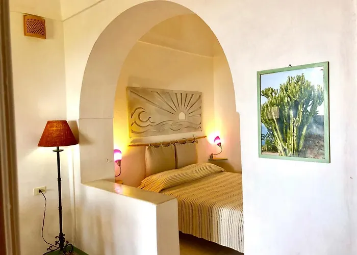 Dammusi Sciuvechi * Scauri (Sicily)