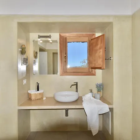 Dammusi Sciuvechi * Scauri (Sicily)