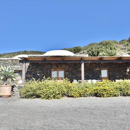 Dammusi Sciuvechi בית כפרי Scauri (Sicily)