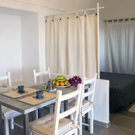 Dammusi Sciuvechi Scauri (Sicily)