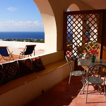 Dammusi Sciuvechi Kır Evi Scauri (Sicily)