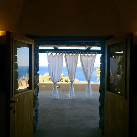 Dammusi Sciuvechi Scauri (Sicily)