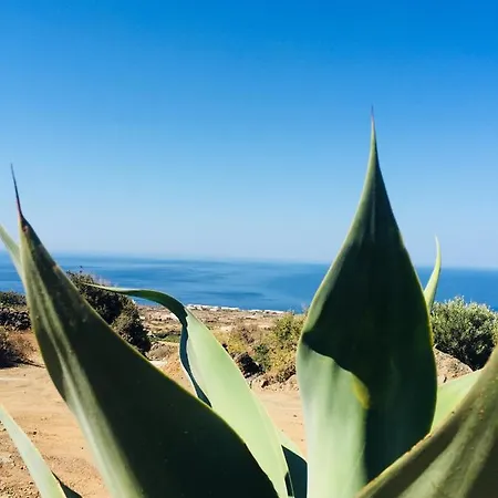 Dammusi Sciuvechi * Scauri (Sicily)