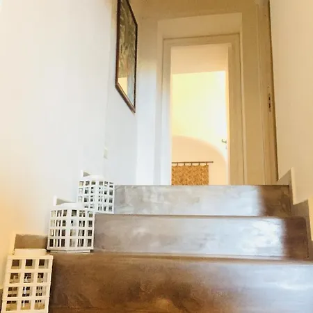 Dammusi Sciuvechi Scauri (Sicily)