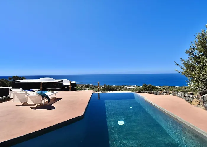 Dammusi Sciuvechi Scauri (Sicily)