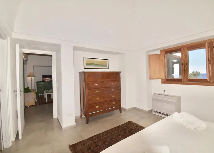 Dammusi Sciuvechi 乡村民宿 Scauri (Sicily)