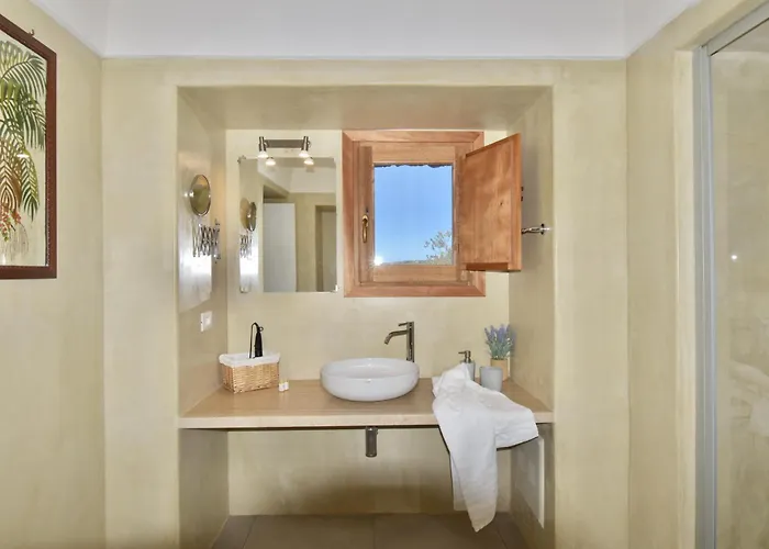 Dammusi Sciuvechi * Scauri (Sicily)