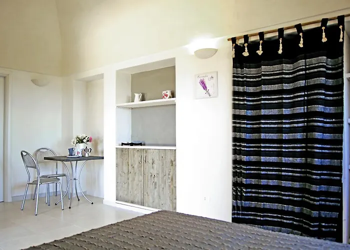 Dammusi Sciuvechi Scauri (Sicily)