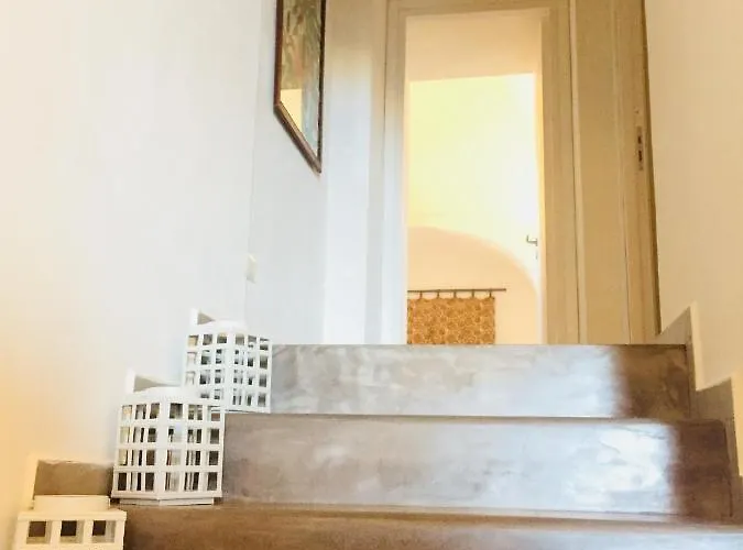 Dammusi Sciuvechi Scauri (Sicily)